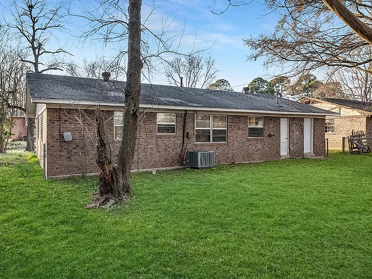 1700 Jennings St — Photo 4