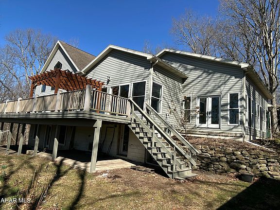 3rd image of 330 Dale Rd