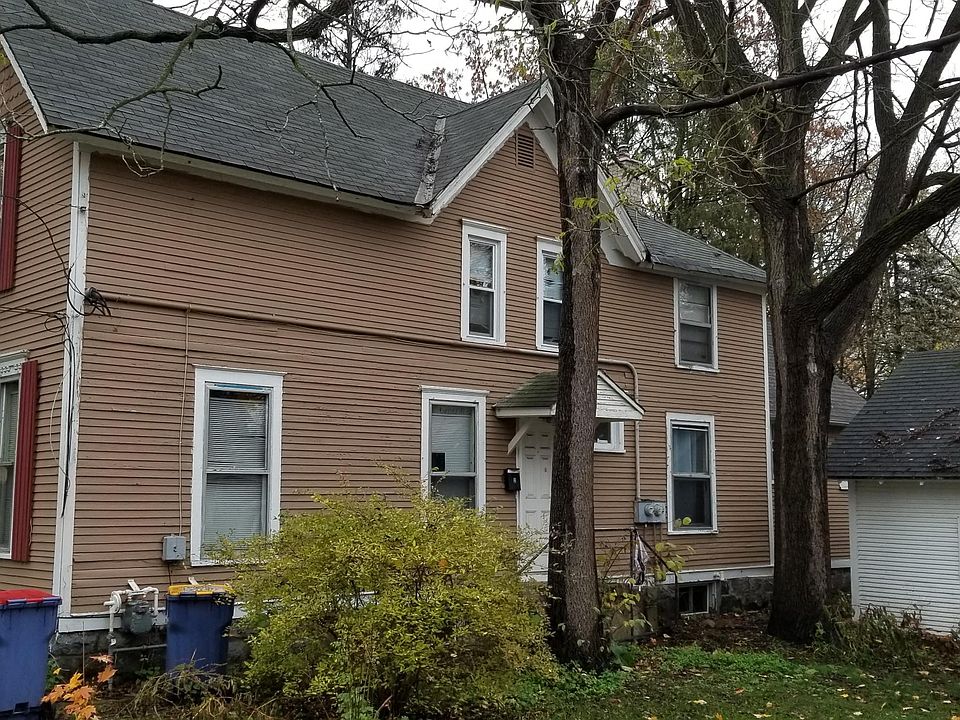 2nd image of 138 Sweet St NE