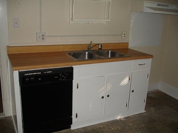 3rd image of 107 Brissie Ave