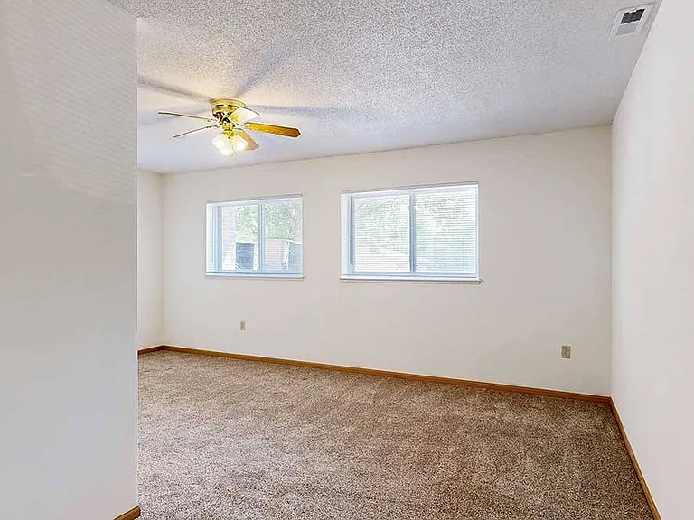 Highland View Apartments — Photo 62