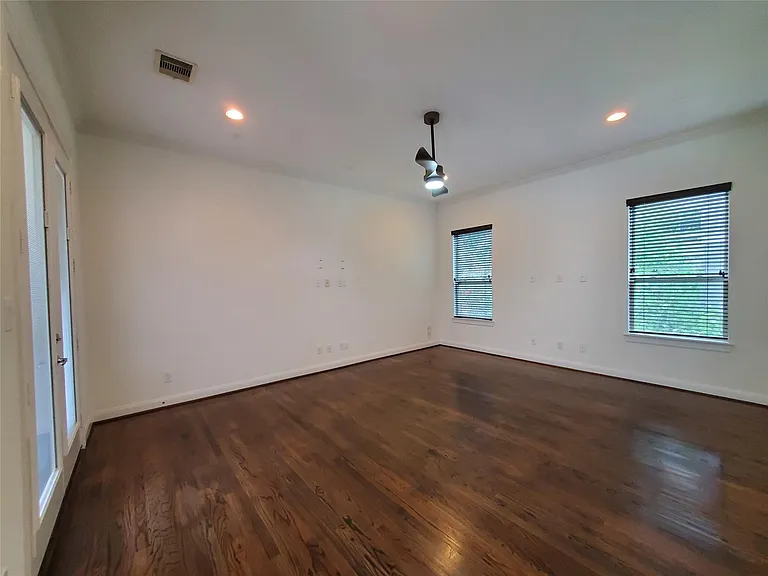 2 Hermann Park Ct — Photo 9
