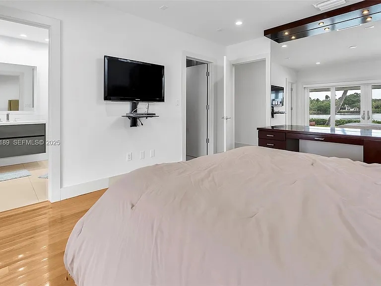 415 Rovino Ave — Photo 44