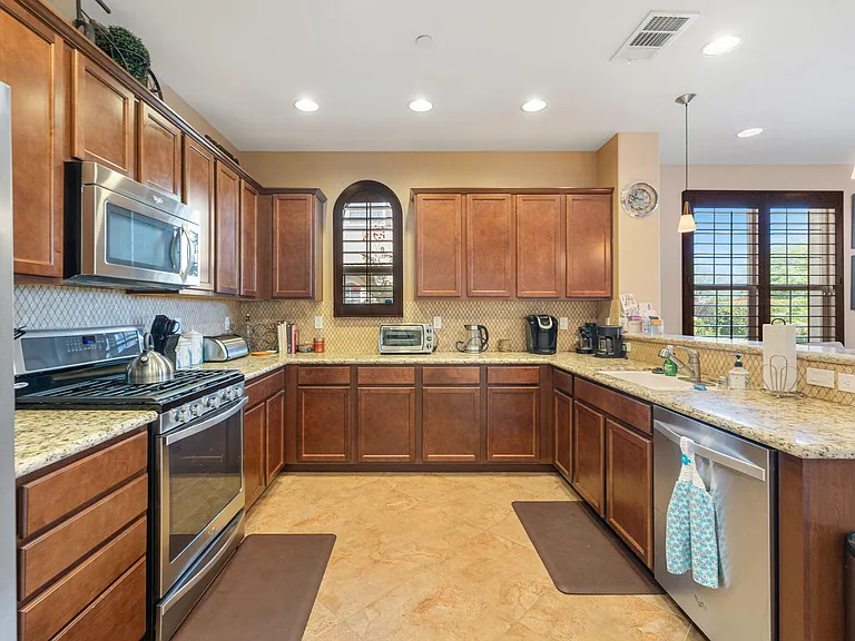 52050 Rosewood Ln #52050 — Photo 5