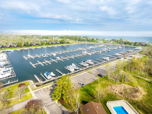 138 Boat Club Dr, Cheboygan, MI 49721