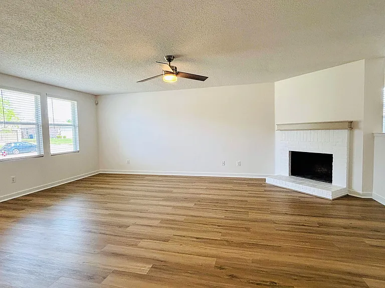 1007 Chilton Dr — Photo 6