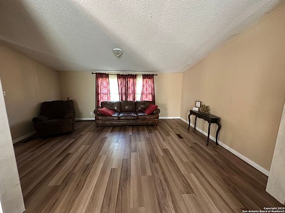 5th image of 1302 Memorial Ln
