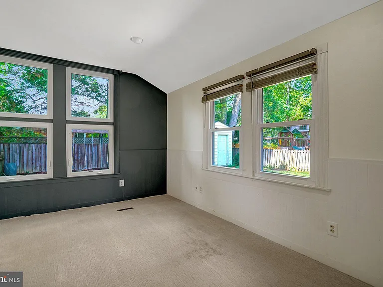 8015 New Market Rd — Photo 28
