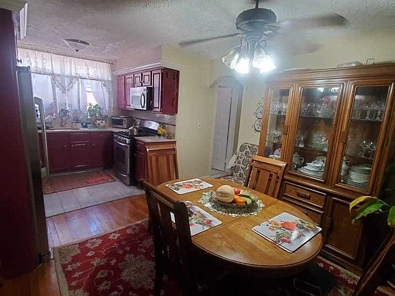 3rd image of 2748 Matthews Ave