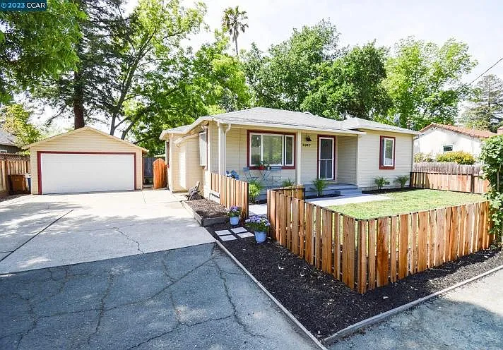 2057 Hoover Ave — Photo 13