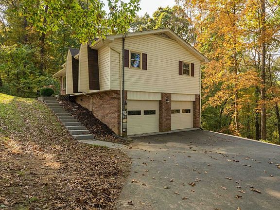 4th image of 278 Whispering Woods Dr