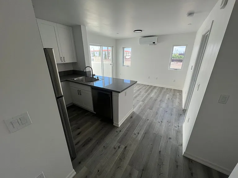 Highland Pacifica Apartments — Photo 3
