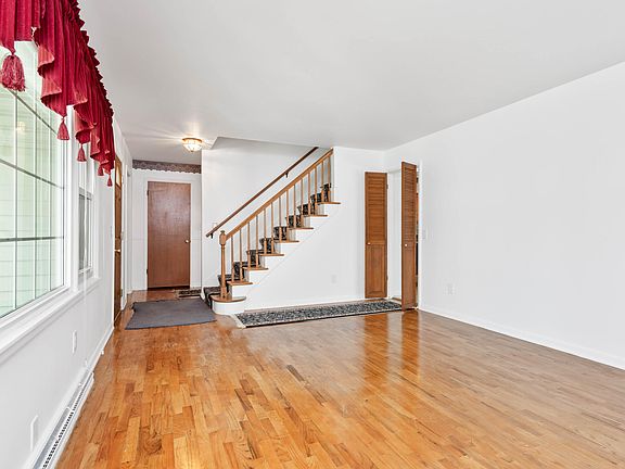 3rd image of 816 Boswell Ln