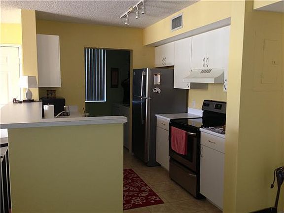 2nd image of 135 Yacht Club #101