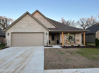 193 Gatewick Dr, Jackson, TN 38305