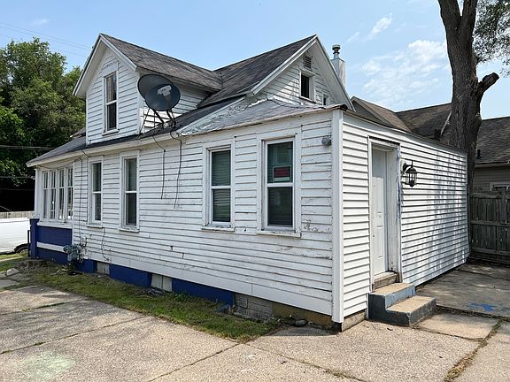 2nd image of 1004 Logan St SE