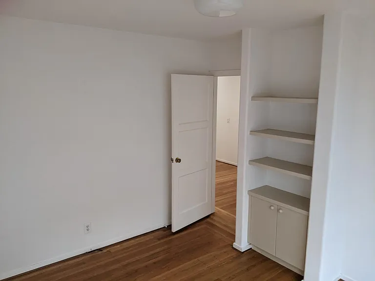 1661 Castilleja Ave — Photo 11
