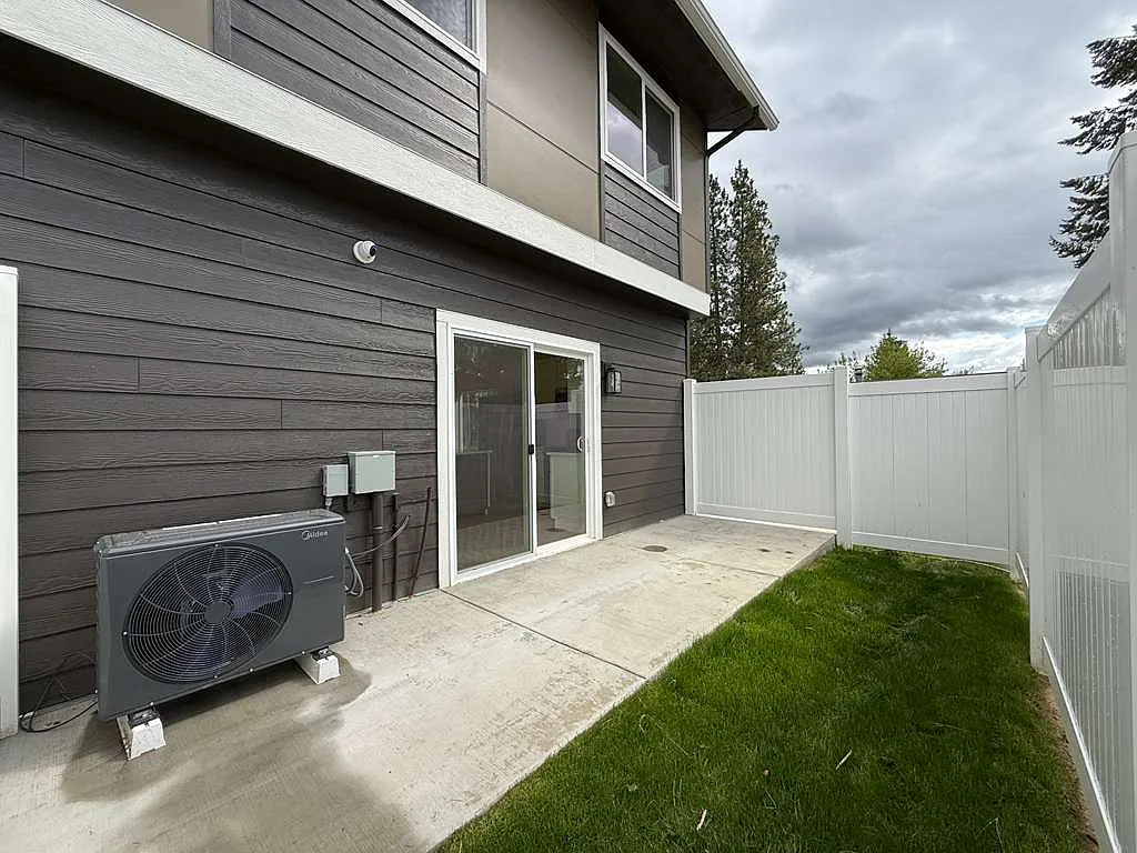 Brand New South Hill Quadplex 3 Bed 2.5 Bath — Photo 4