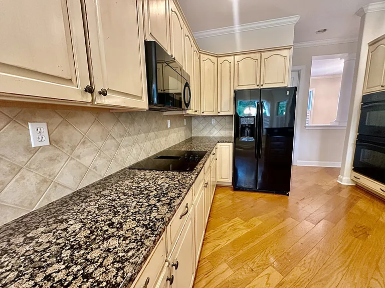 87 Glencairn Ave — Photo 13