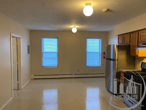 2nd image of 13 Winter St Unit 5