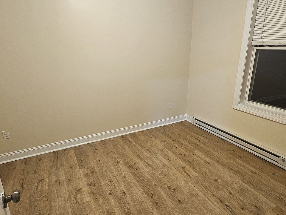 1st image of 28 Railroad Ave #1