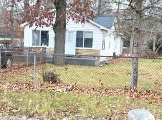 6521 Field Ave, Whitmore Lake, MI