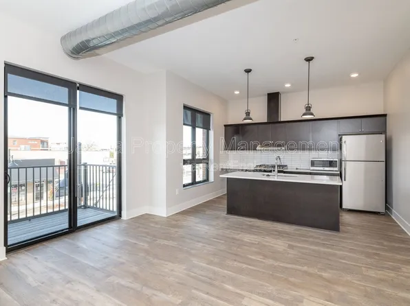 335 Center St #207, South Haven, MI 49090