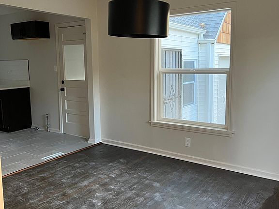 5th image of 1325 E 80th Ter