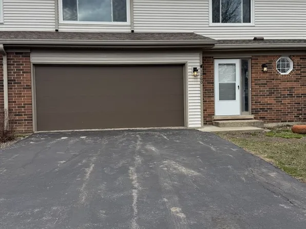 1260 Briarwood Ln #58, Libertyville, IL 60048