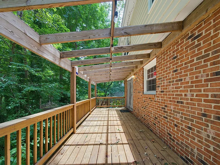 1003 Manchester Dr — Photo 17