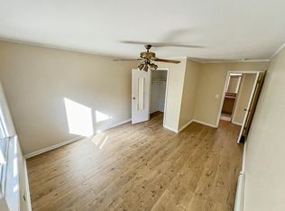 9S120 Lake Dr APT 105, Willowbrook, IL 60527