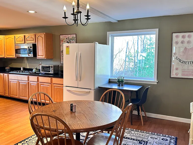 24 Maple St — Photo 15