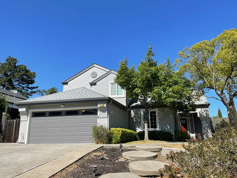 523 Fuchsia Dr — Photo 1