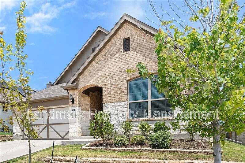 3 bed, 2.0 bath, 1848 sqft, $2,350 — Photo 2