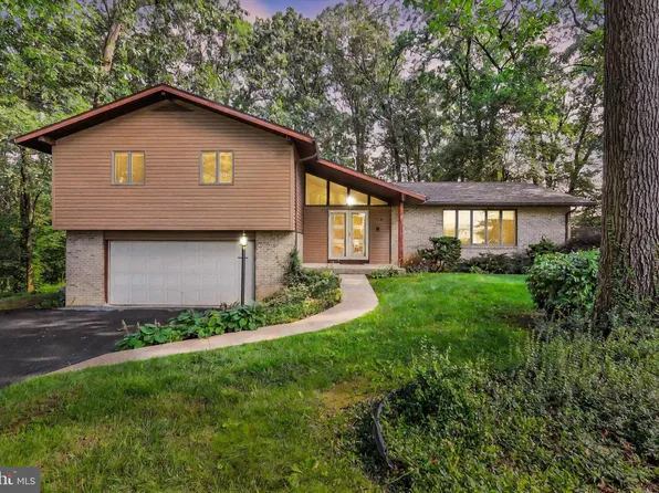 6126 Winged Foot Ct, Fayetteville, PA 17222