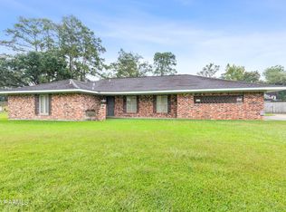 143 Whispering Oaks Dr, Opelousas, LA 70570