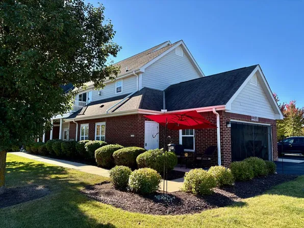 12374 West Virginia CIRCLE #8, Franklin, WI 53132