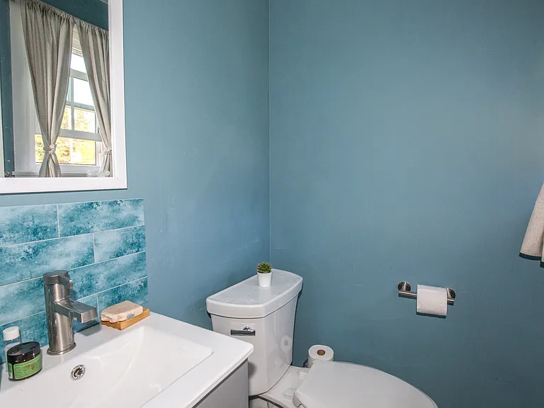Master BR Bathroom Newly Renovated!