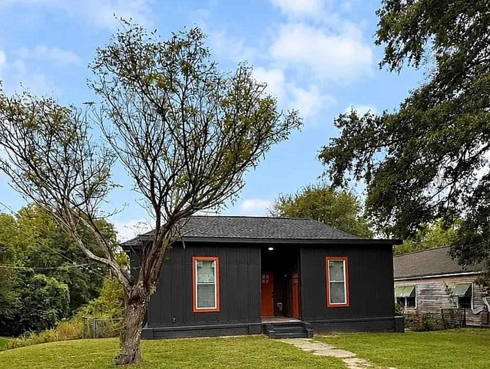808 Center St