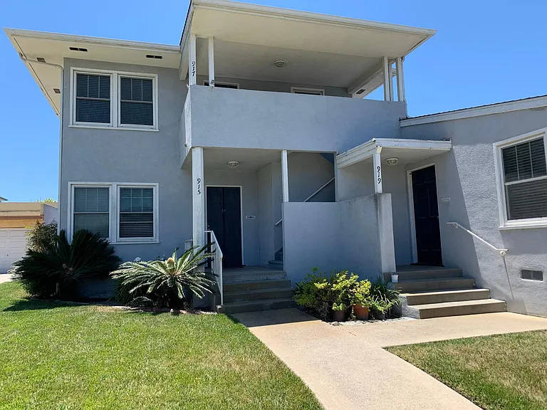 917 W 29th Pl — Photo 23