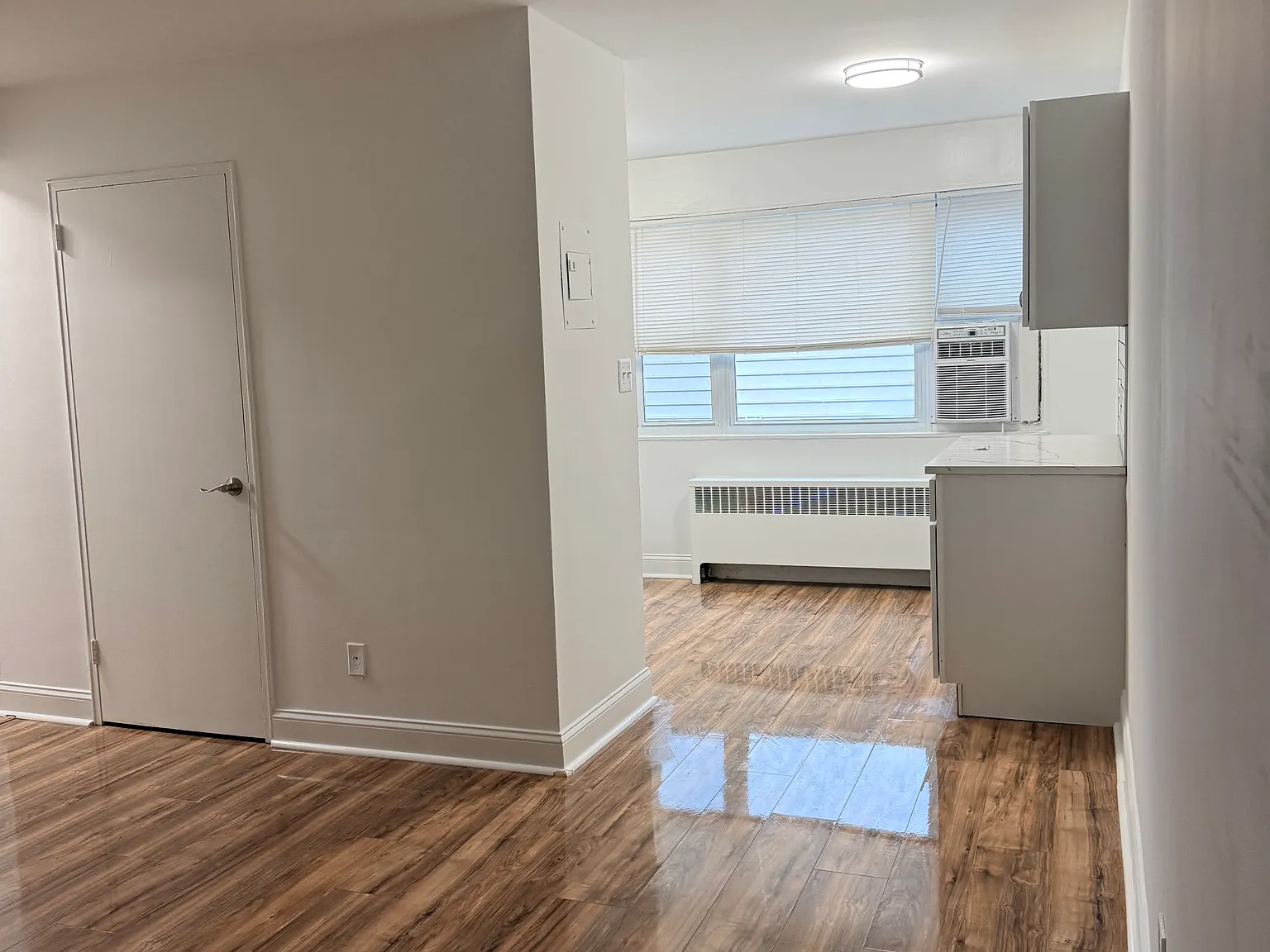 2 bed, 850 sqft, $2,200 — Photo 4