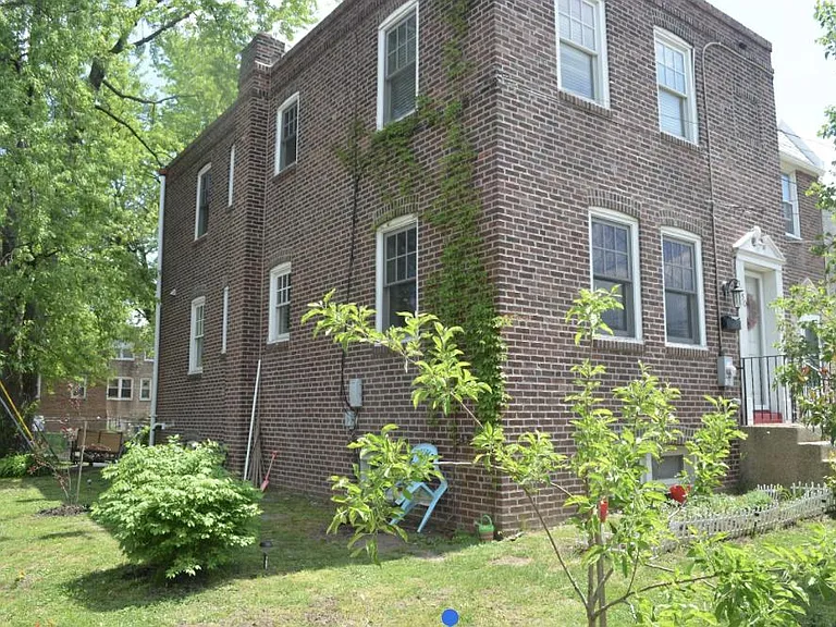 side of the home. You can see just how big it is! It was previously 2 unit that were consolidated into 1 during the renovation in the early 2000s.