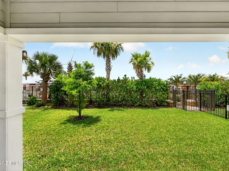 527 Marquesa Cir — Photo 42