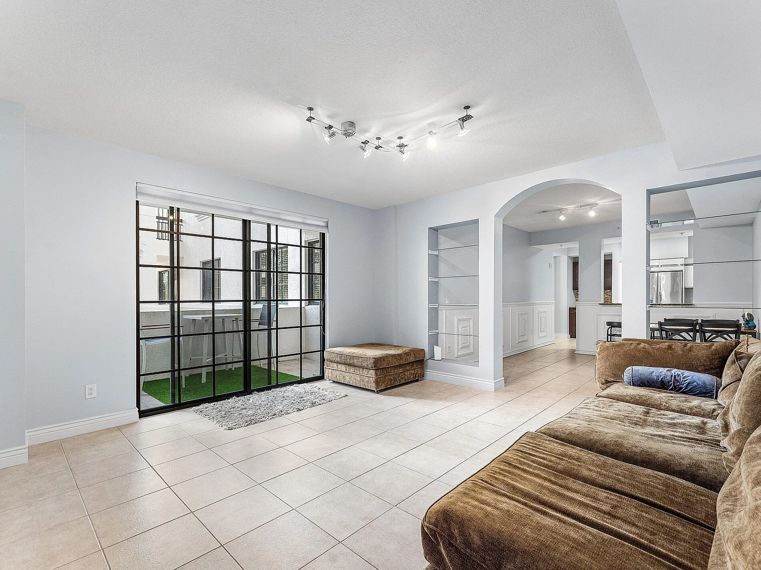 3 bed, 2.0 bath, 1362 sqft, $4,000 — Photo 1