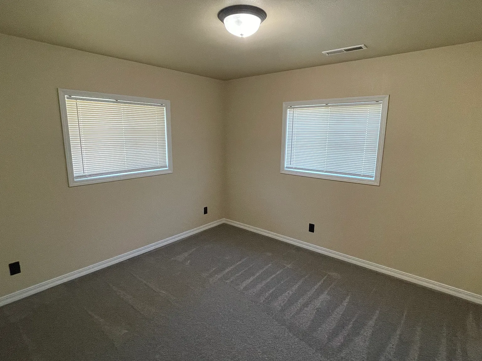 2 bed, 720 sqft, $1,600 — Photo 3