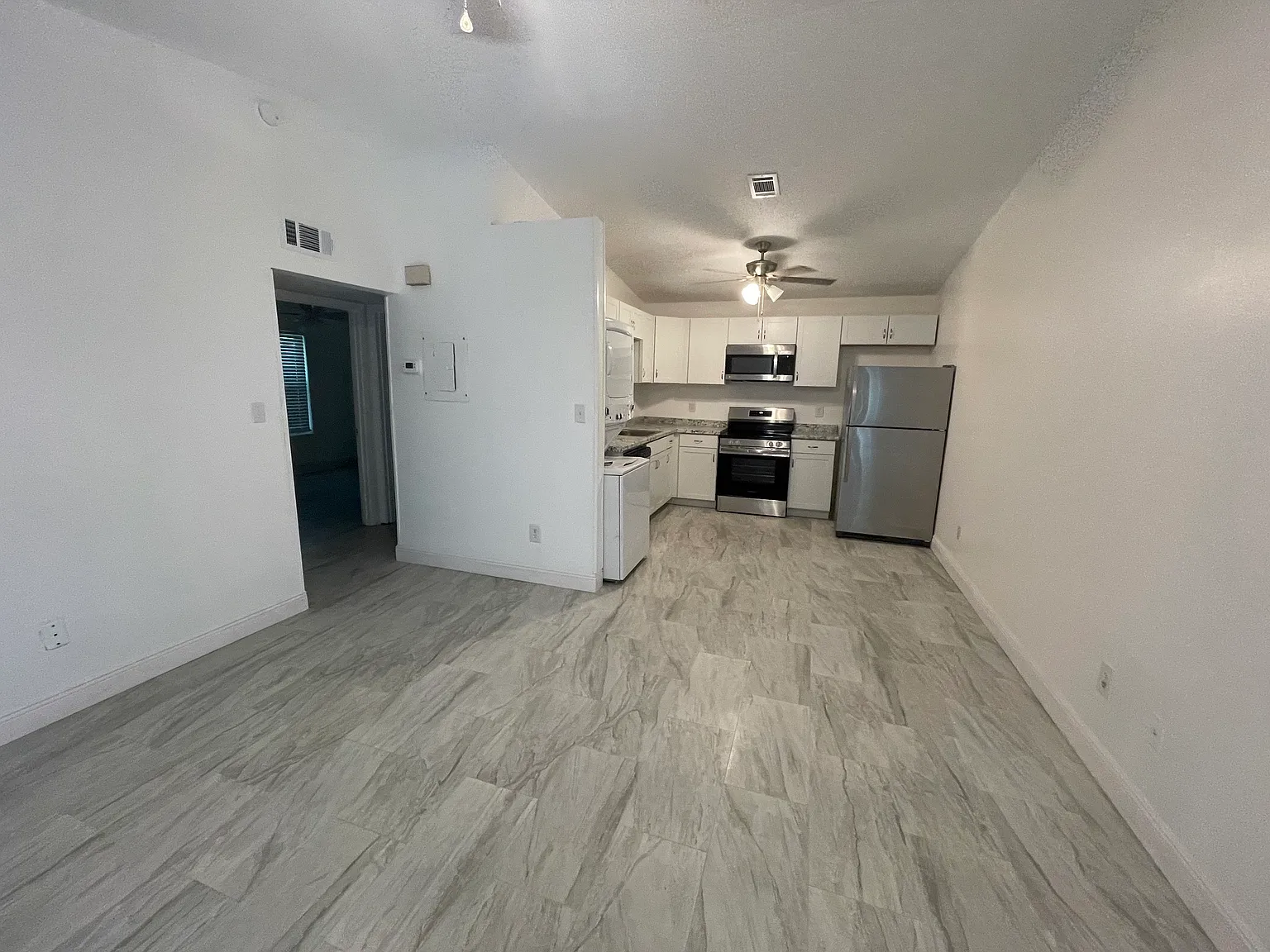 2 bed, 800 sqft, $1,250 — Photo 2