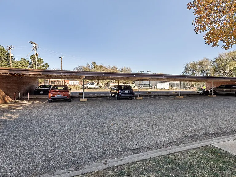 2601 York Ave — Photo 61