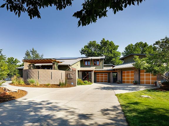 3rd image of 8929 Tahoe Ln