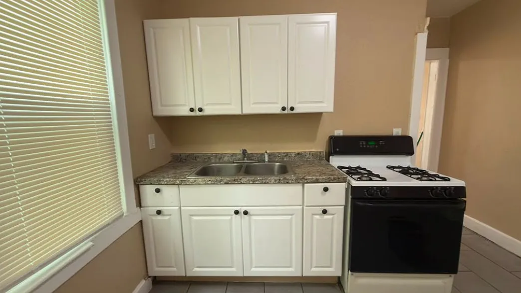 3 bed, 1423 sqft, $1,300 — Photo 3