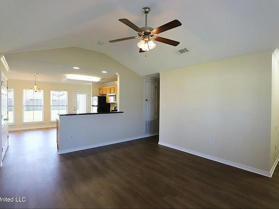4th image of 321 Twin Lakes Blvd